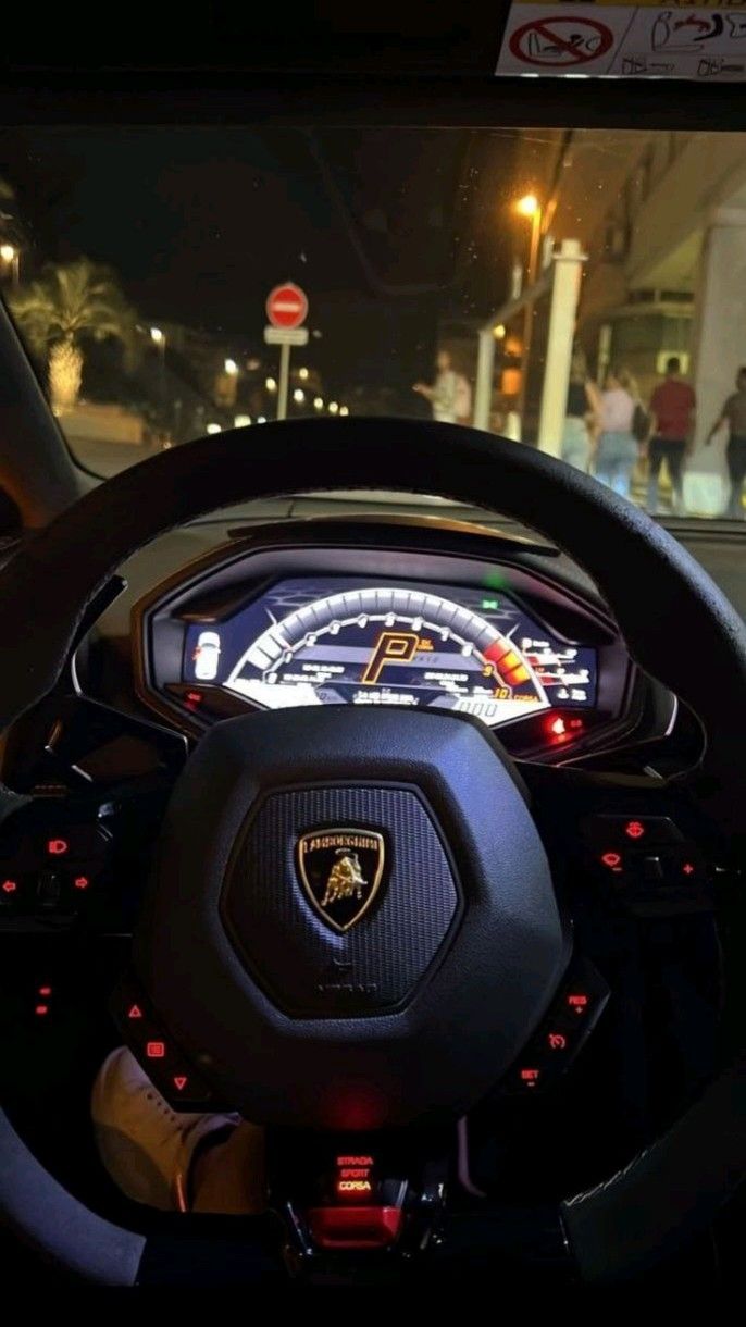 Lamborghini Huracán cockpit – Motorium Dubai